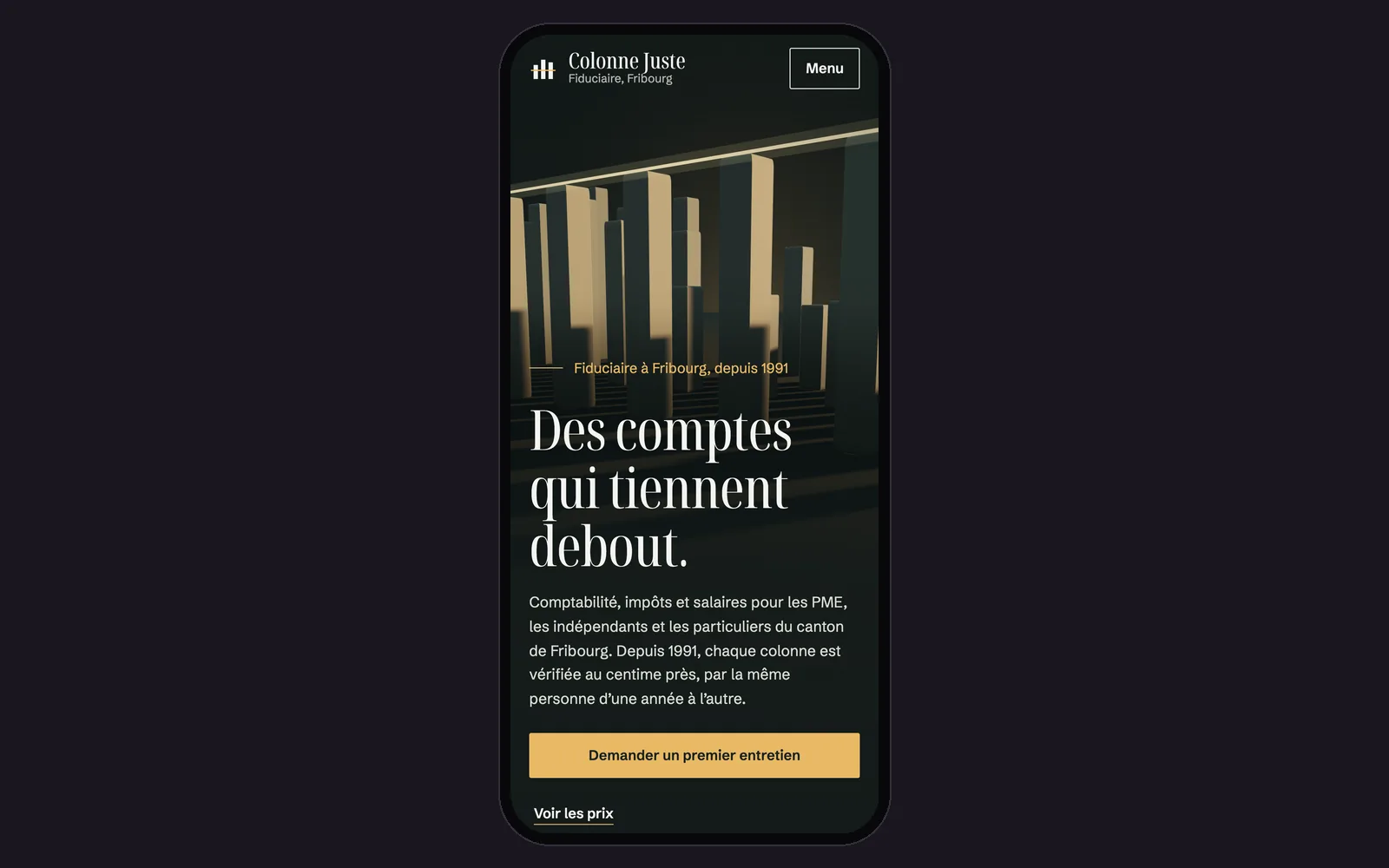 Vue « Accueil sur téléphone » de la refonte de Colonne Juste, entreprise fictive (fiduciaire, Fribourg), dans un cadre de téléphone