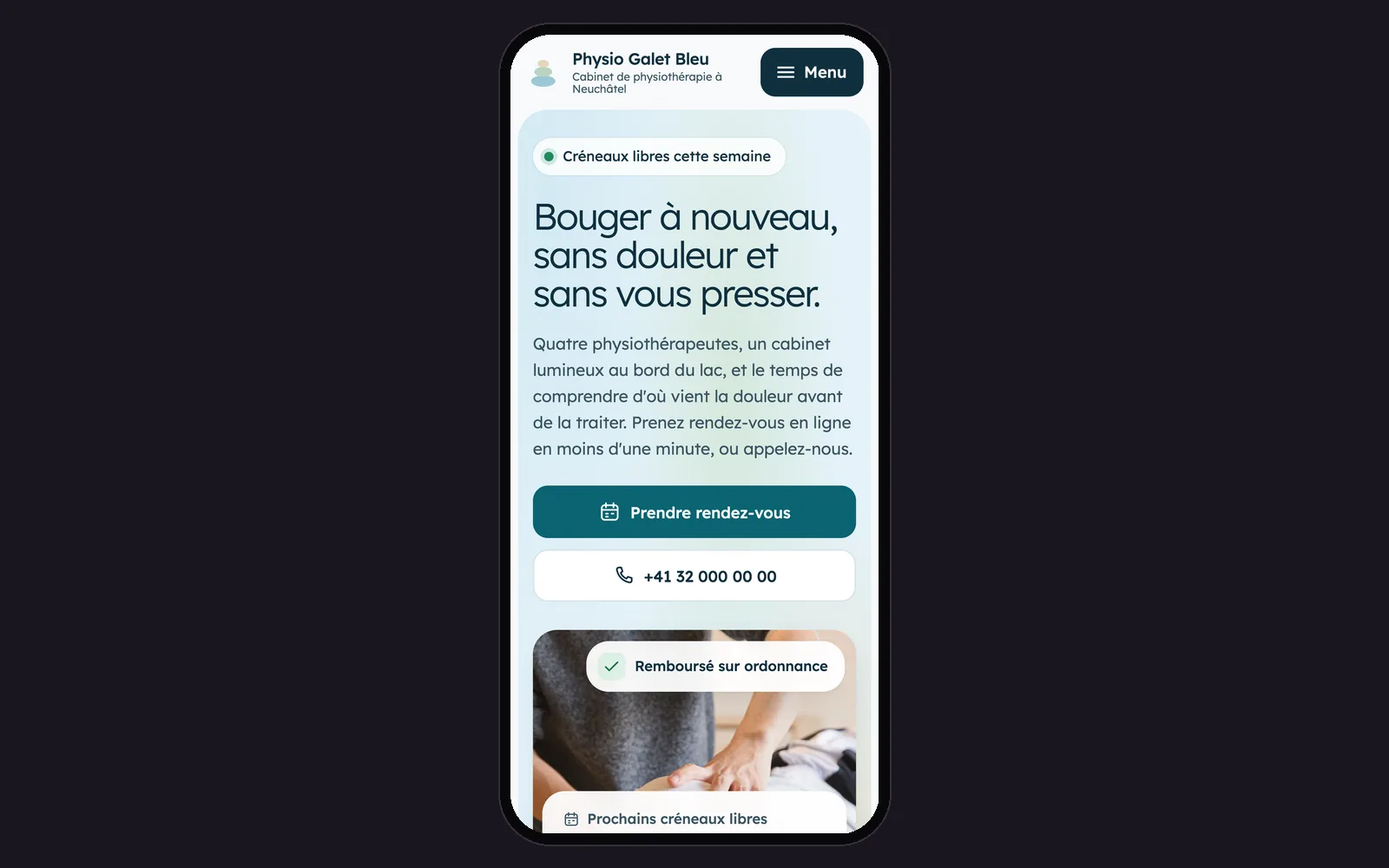 Vue « Accueil sur téléphone » de la refonte de Physio Galet Bleu, entreprise fictive (physiothérapie, Neuchâtel), dans un cadre de téléphone